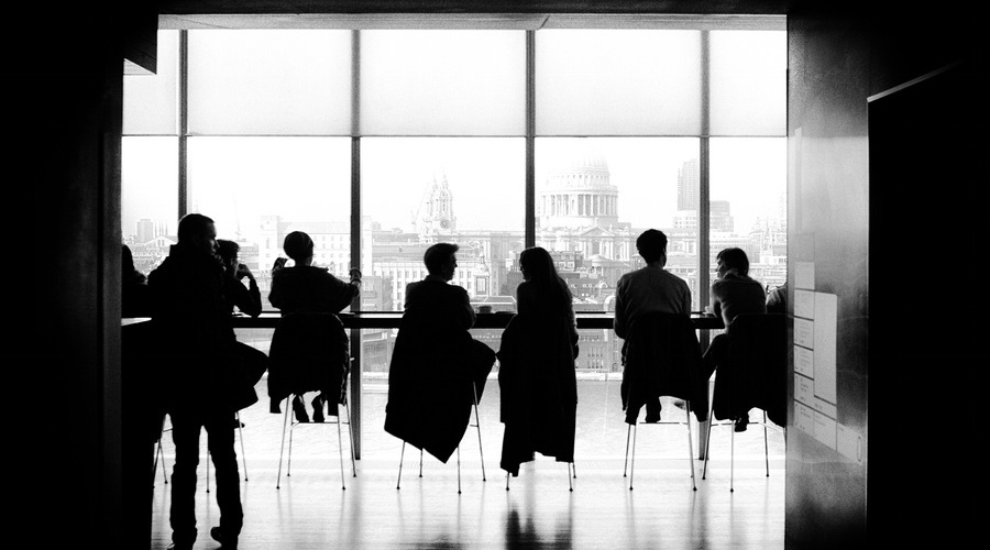 Experts vs Advisors Experts vs Advisors